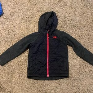 The North Face light weight jacket - size 6 - black and dark grey.
